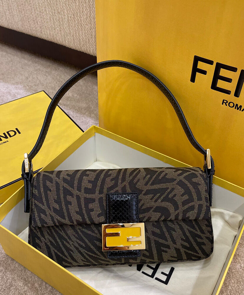 Fendi Baguette 1997 Handbag 8BR792 Coffee